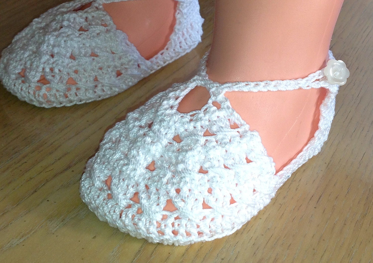 Crochet Pattern for Booties Shoes Slippers Mary Janes, Fantail Mary Jane Shoes for Baby, PDF 12-081 INSTANT DOWNLOAD