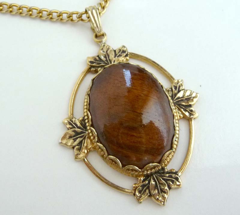 Vintage Goldtone Pendant Necklace With Wooden Oval Center and Tiny Leaves