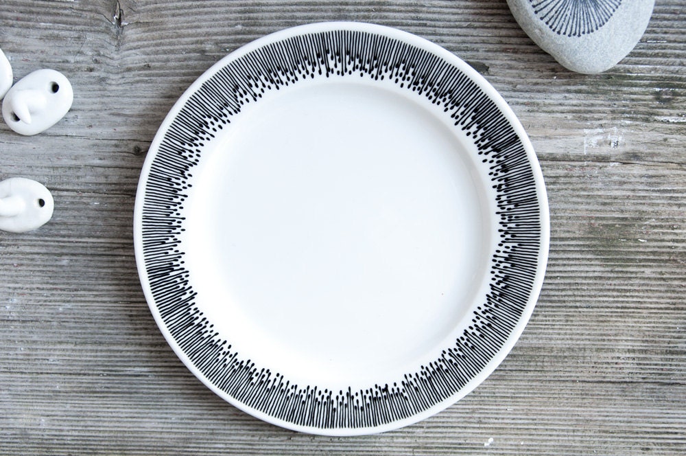 Hand-painted vintage plate "somewhat angular", black and white