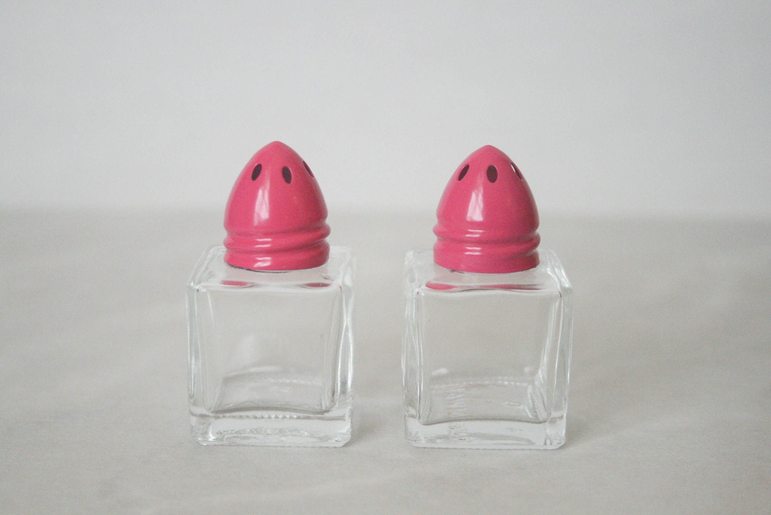 Salt and Pepper Shakers - Magenta - 2pc