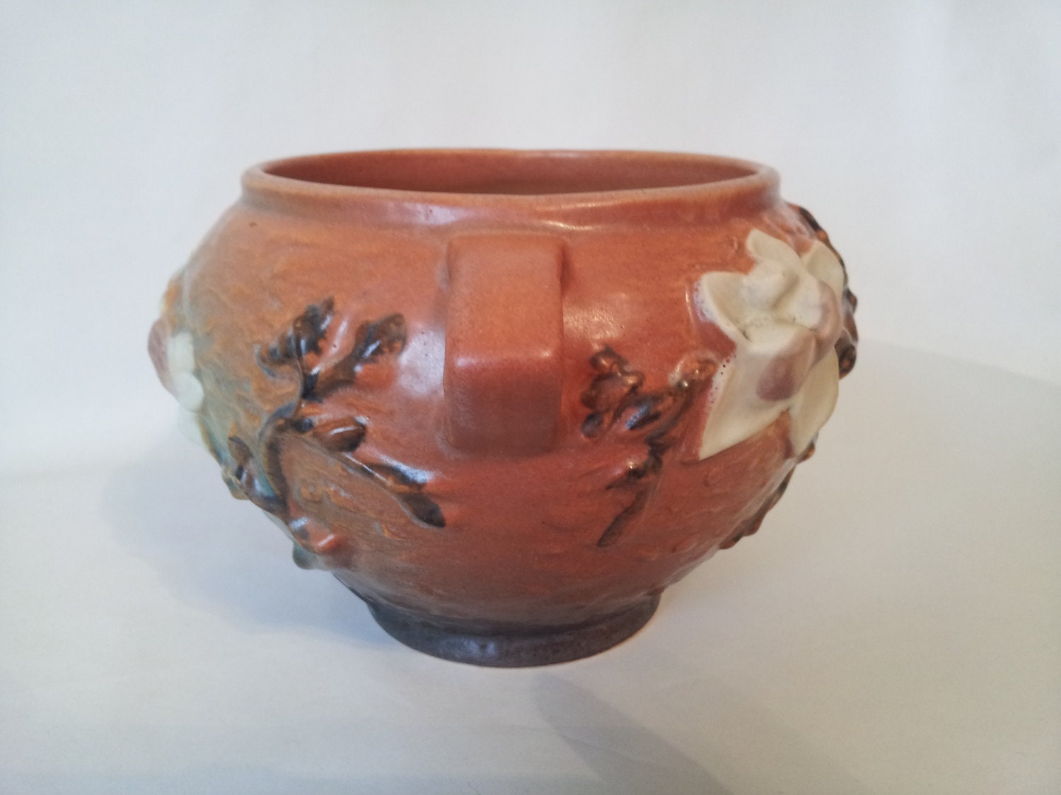 Roseville Magnolia Jardiniere 665-4 Vase