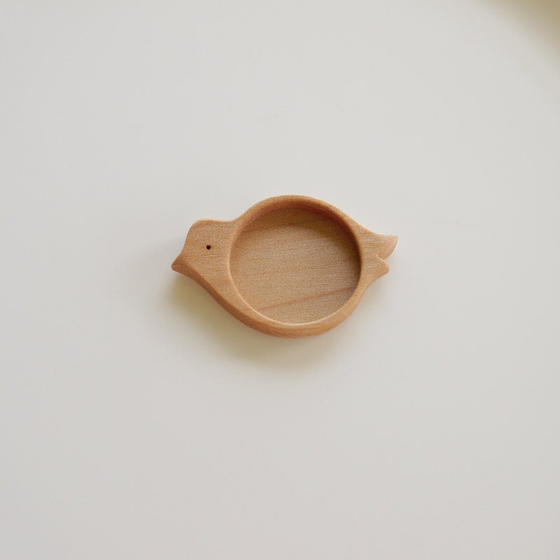 Bird - Pendant Tray - Brooch Blank - Wooden Bezel - Handmade by Artbase - Maple - 30 mm - Circle - (X11)