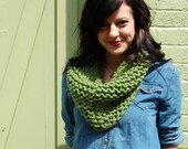 Circular Cowl in Grass Green // Knitted Kelly Green Scarf // Infinity Scarf