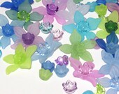 20 Acrylic Daffodil Flower Beads - Seaside Frost - 27mm