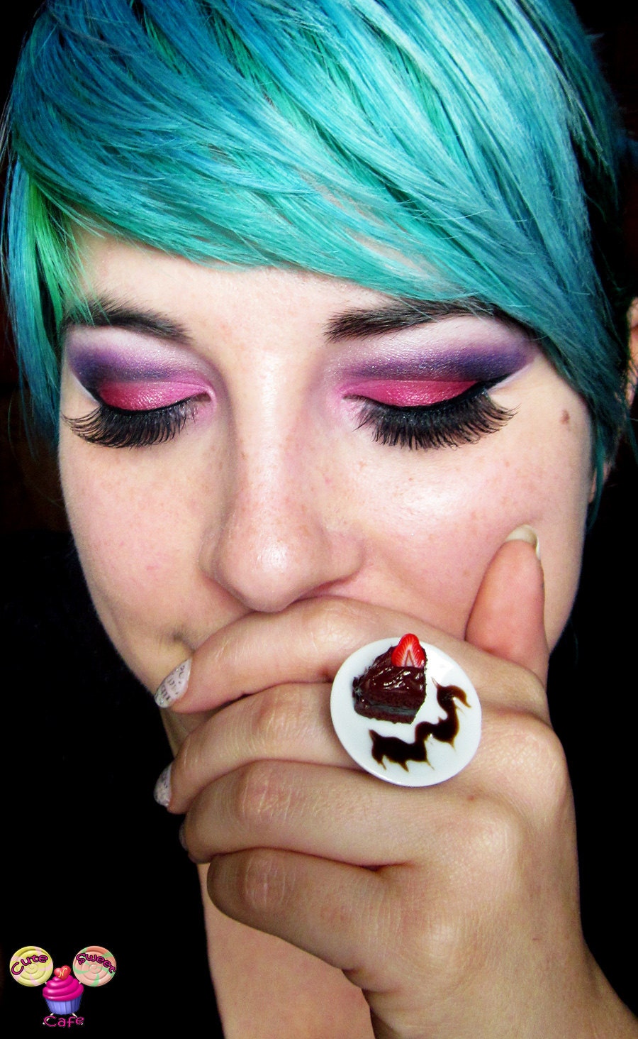 Plated Chocolate Cake Slice Ring