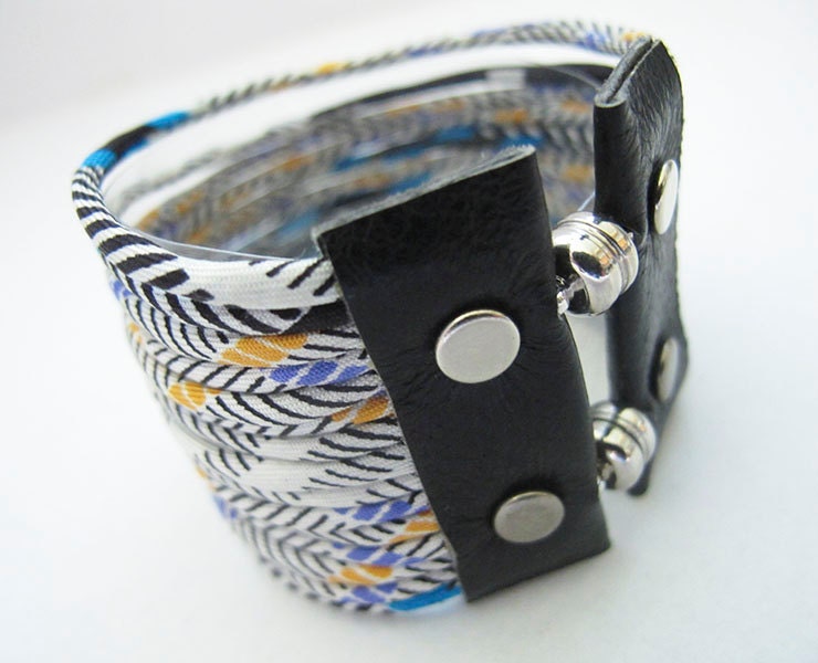 Snappy Cuff ... size M ... Seventies Geometric Striped Upcycled Scarf Bracelet