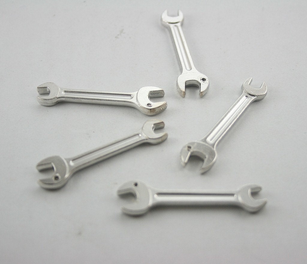 5 pcs.Zinc Silver Tone Wrench Tools Charms Pendants Decorations Findings. SPWT