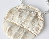 Croc Medallion - Ivory/Silver by triian