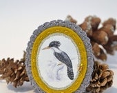 animal brooch - felt brooch with bird - natural history - bird brooch - woodlands - grey and mustard