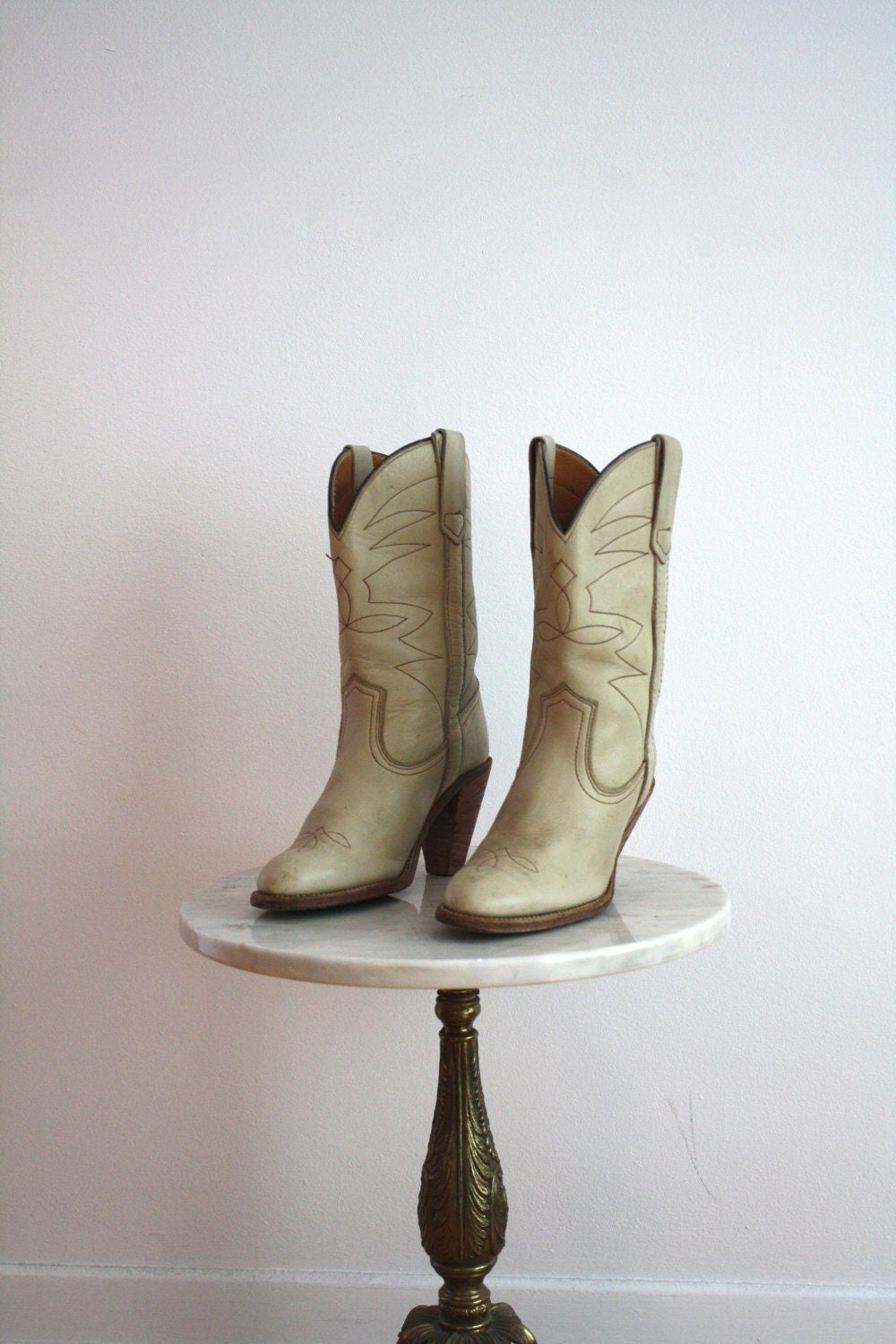 FRYE Cowboy Boots Cream Tan Leather - Women's 7 - 1970s VINTAGE