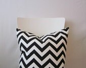 24 inch throw pillow cover, black and white. Zigzag pattern, modern print. For indoor use.