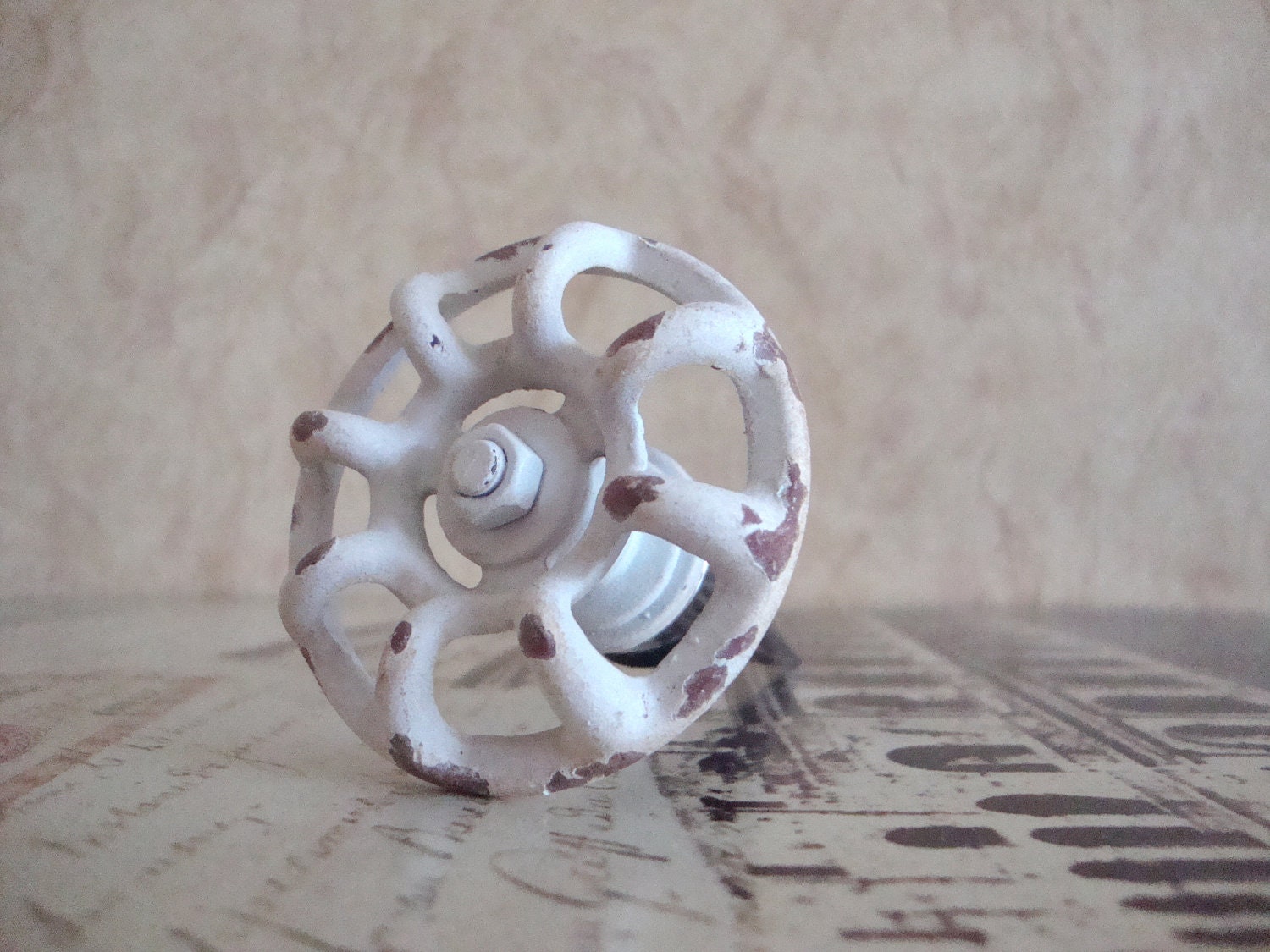 Wine Bottle Stopper - Distressed White Handle Wine Stopper