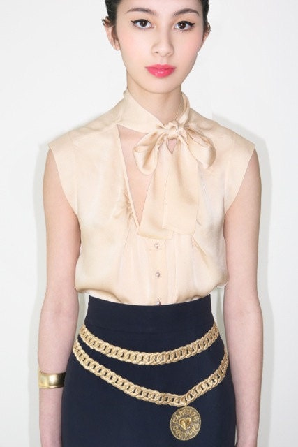 REDUCED was 339 now 300 divine vintage CHANEL nude silk pussy bow blouse w/pearl buttons