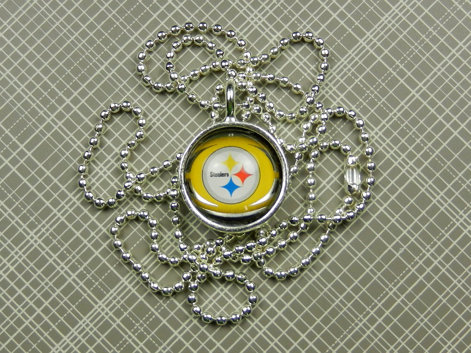 16mm Pittsburgh Steelers Logo In Antique Silver Bezel, Trading Card Image