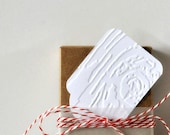 10 Embossed Woodgrain Large Tags Threaded White