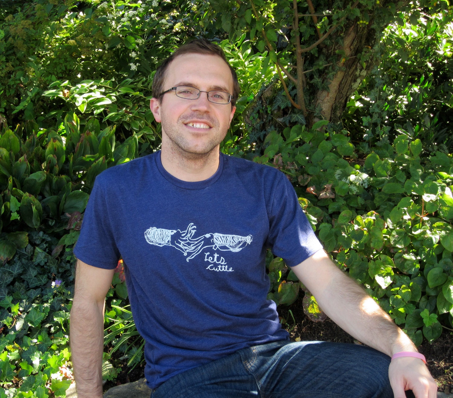 Funny Biology Nerd Men's Shirt - Cuddling Cuttlefish - Let's Cuttle - Nerdy Gift for Him - Funny T-Shirt Pun