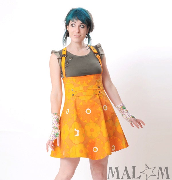High waisted floral skirt - Vintage floral jumper skirt with suspenders - size M-