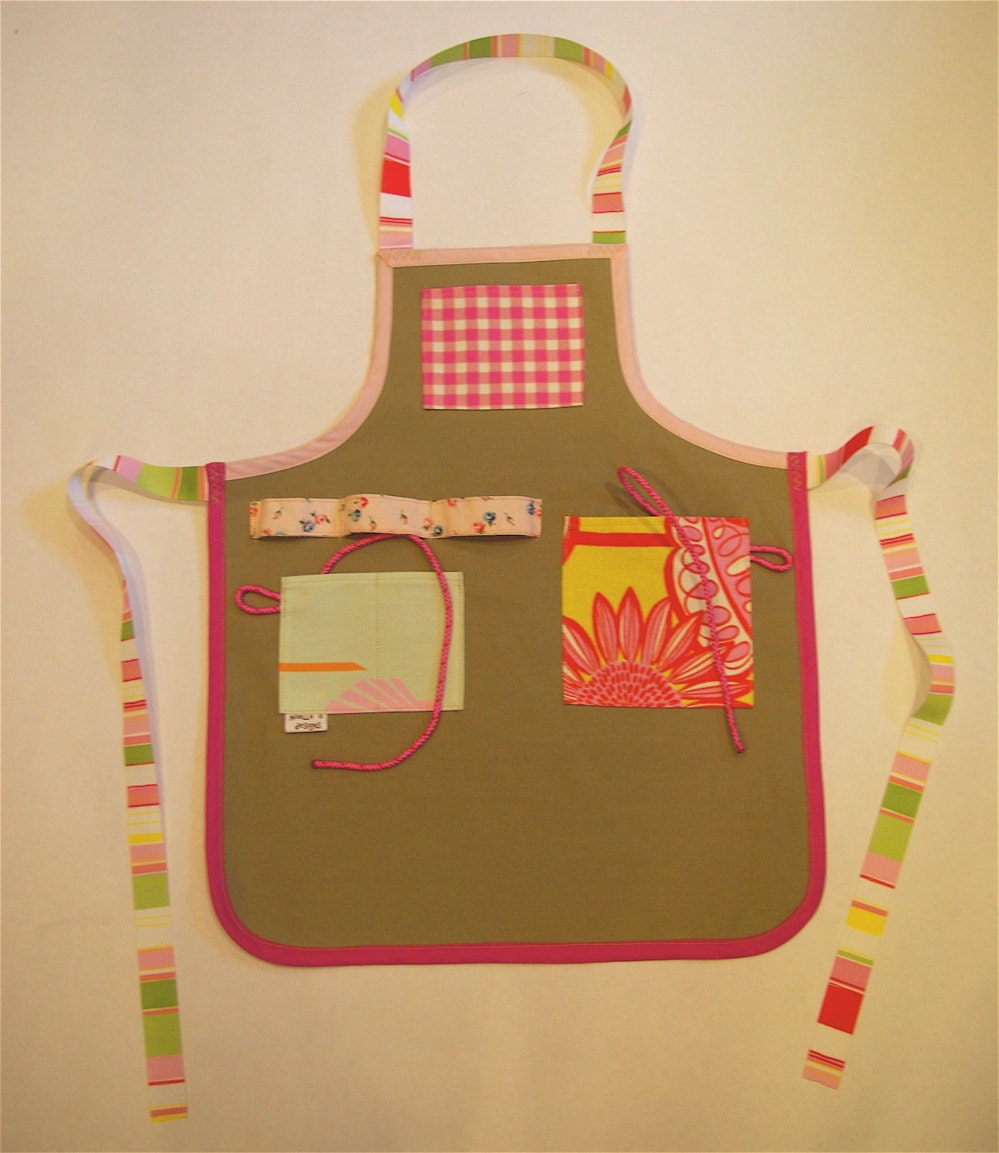 Inez- Worker Girl Apron, size age 4-6