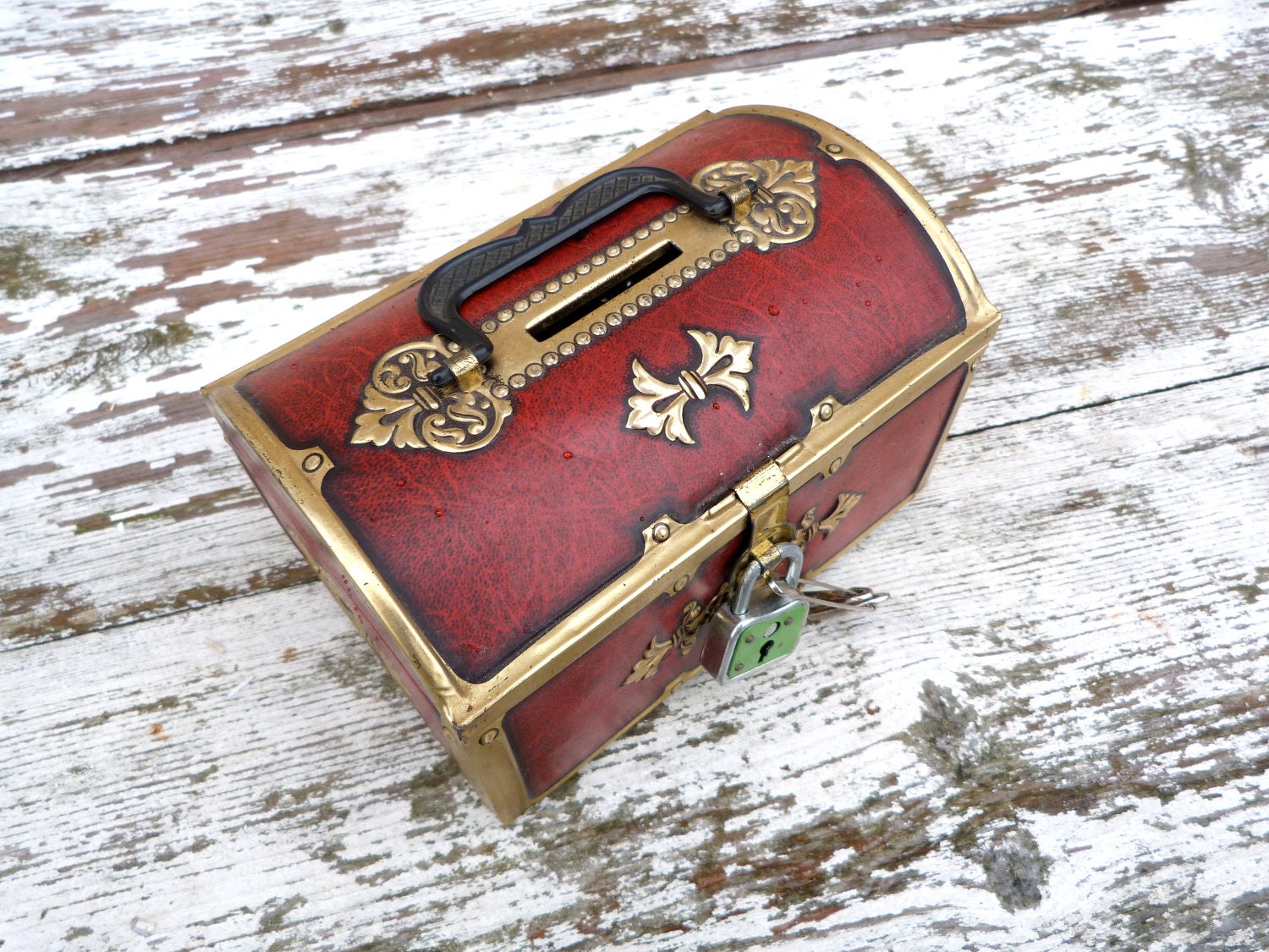 Vintage 1950/1960  tin box  trinket treasury box with padlock & keys