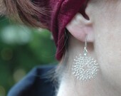 Small Flower silver earrings Wire crochet white flower Dangle earrings Knitted jewelry fashion Silver wire lace