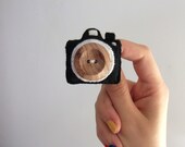 felt camera brooch