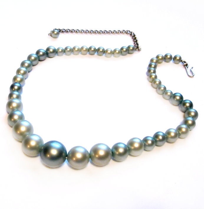 50s Green Pearl Bead Necklace