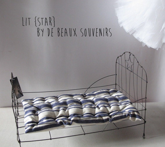 Doll bed wire -star-