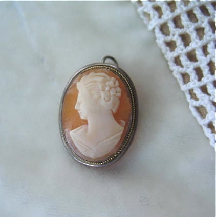 Vintage Shell Cameo Brooch/Pendant