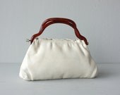 60s purse / 1960s bag / white leather mod purse / 60s handbag / bakelite frame bag