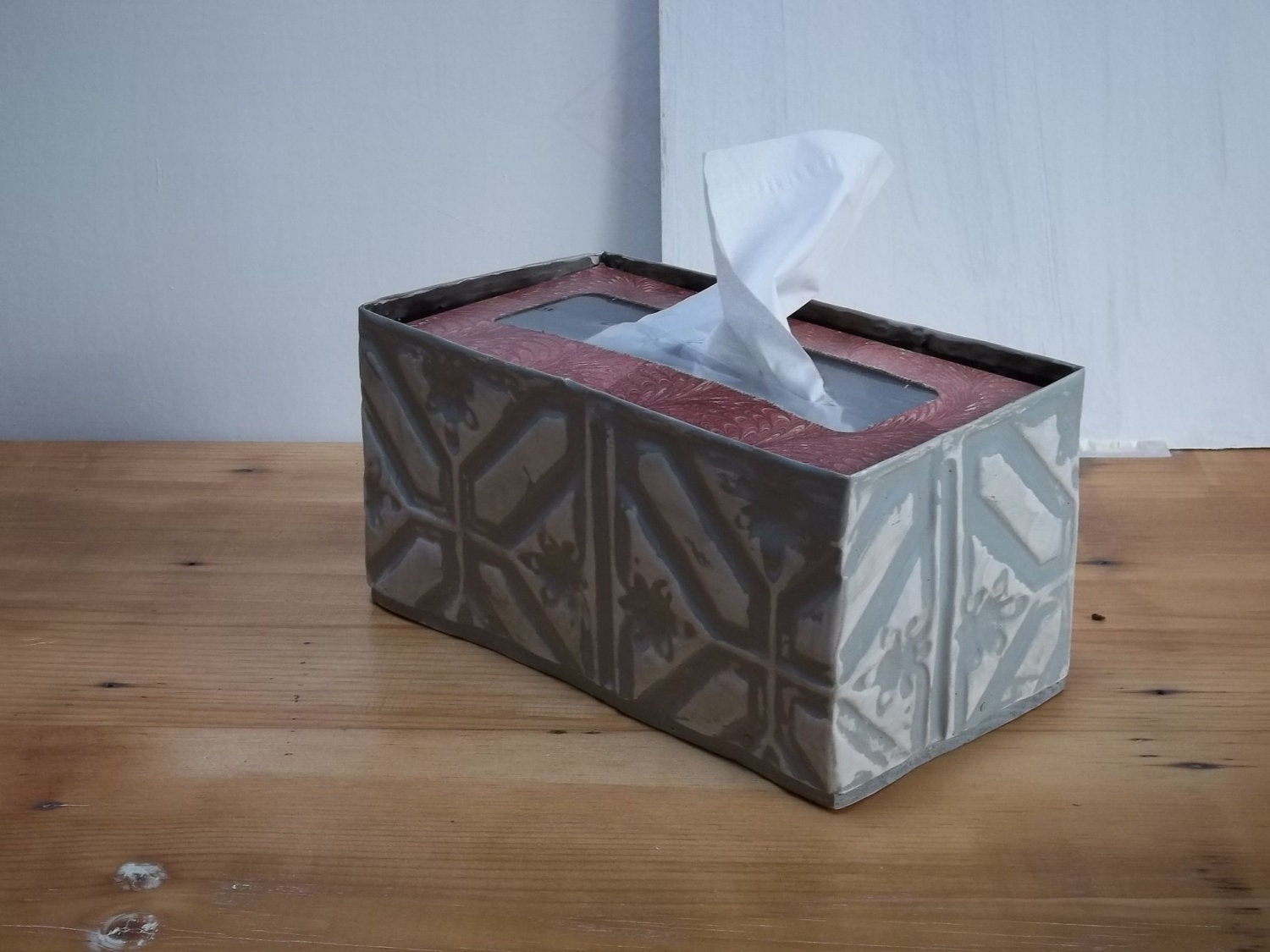 NEUTRAL Gray Tissue holder in old tin