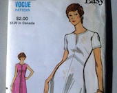 Vintage original sewing pattern Vogue 8296 UNCUT high fitted A line dress bust 34 1970's chic
