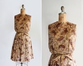 60s dress - vintage 1960s dress - sleeveless - paisley - pleated skirt - Medium - brown