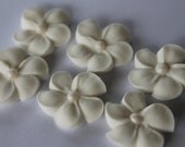 LOT of 100 royal icing flowers with sugar pearl Il_170x135
