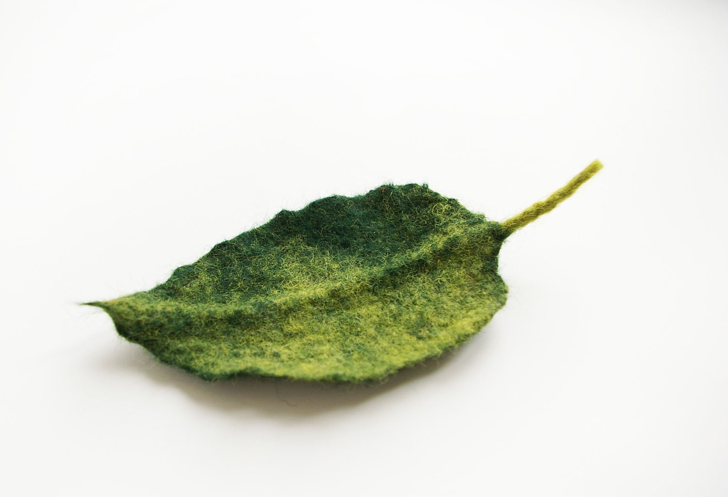 felted leaf pin brooch GREEN LEAF / made to order