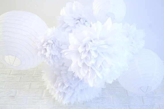 Party Decor Pack ... 5 paper poms and garland.... Pick Your Colors // wedding // birthday // party decoration // nursery decor Il_570xn