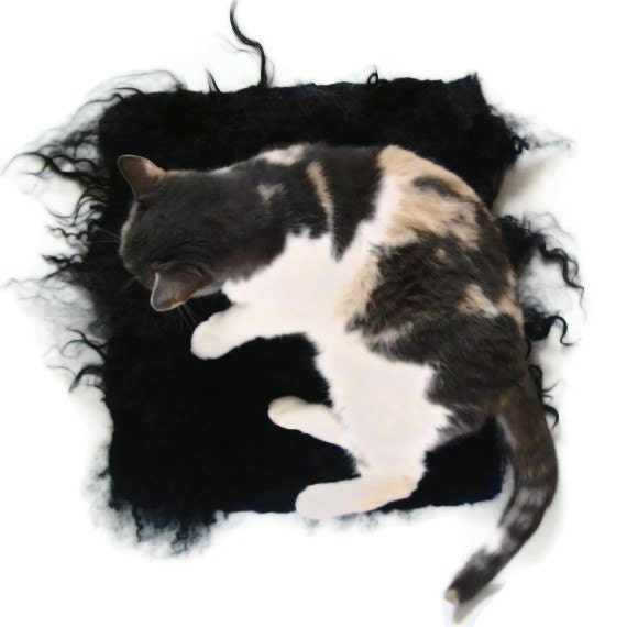 Pet Bed Basket Pad Cat Tree Liner Wool Fleece Felted Mat  - Icelandic Black Ram