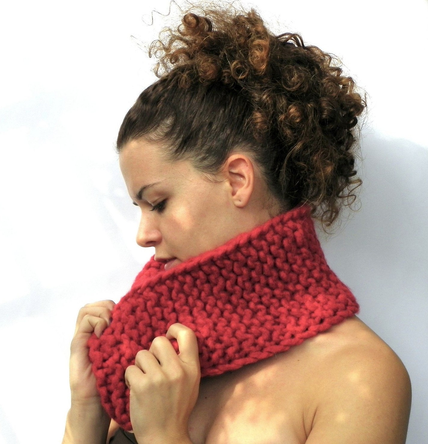 SALE Red Chunky Cowl, Red Knitted Cowl, Womens Winter Fashion, Hand knitted cowl, scarf, chunky cowl.