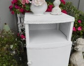 Free Shipping...Adorable Vintage Wicker End Table Night Stand Baby Nursery Shabby Chic Furniture Charming
