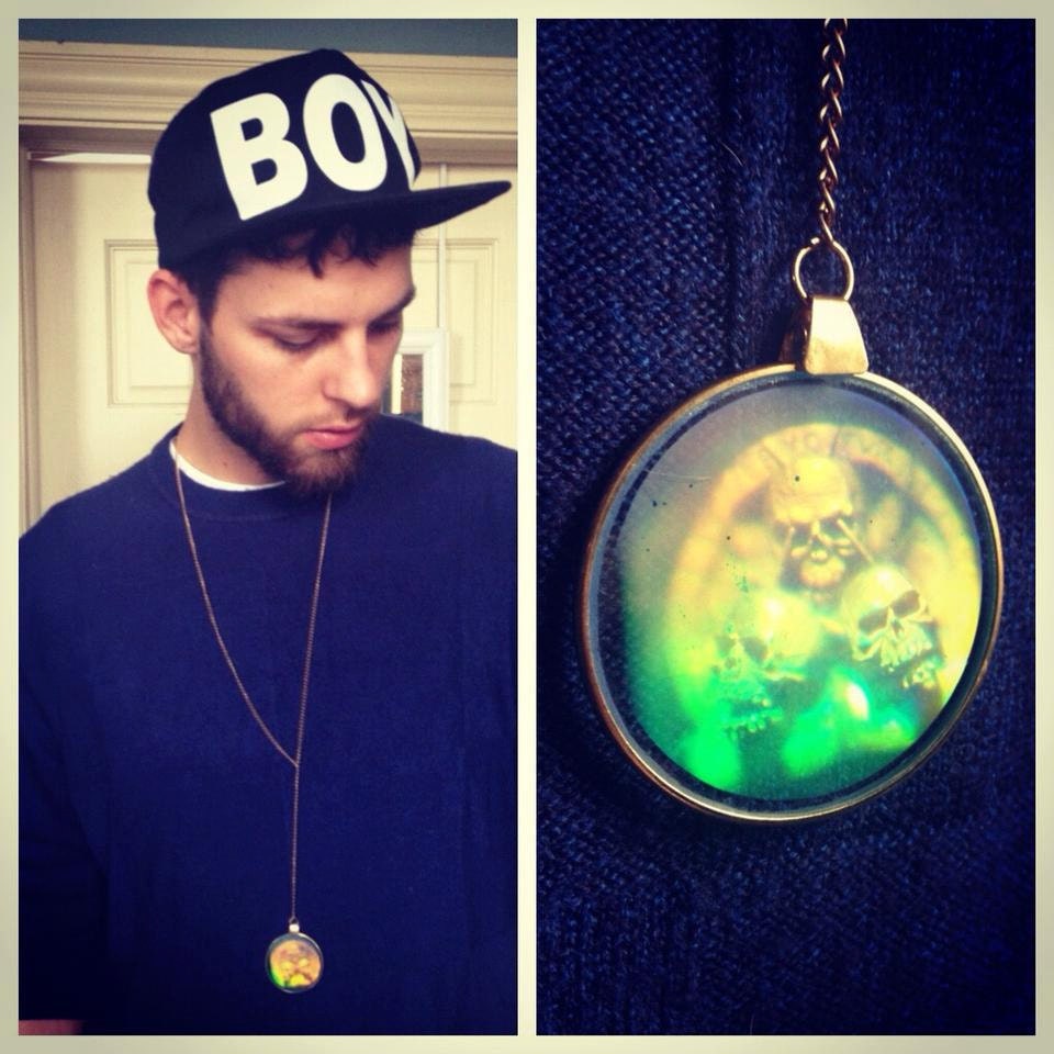 90s skull hologram necklace / rosary style gold chain