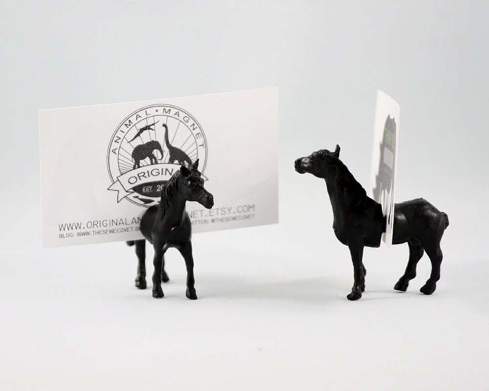 Horse Placecard or wedding escort cards - Set of 25 full animals (50 magnets) - kitsch or formal wedding favor favours