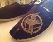 Hunger Games Mockingjay (Knockoff) Toms Size Women's 7