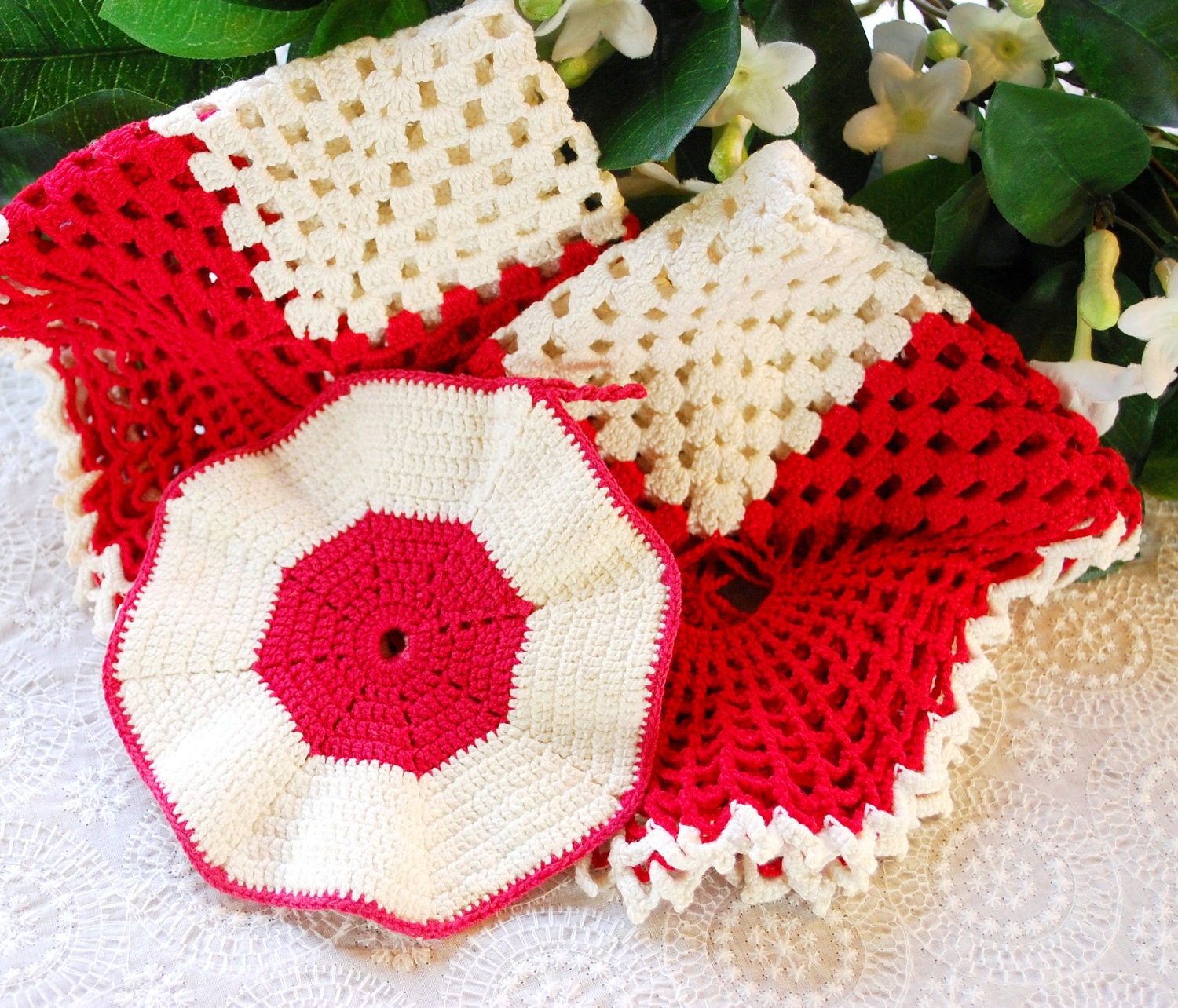 Vintage Doily Set, Handmade Doilies, Pot Holder, Christmas White Red, Crochet Lace, Cottage Chic, 1940s 1950s Romantic Holiday Home Decor