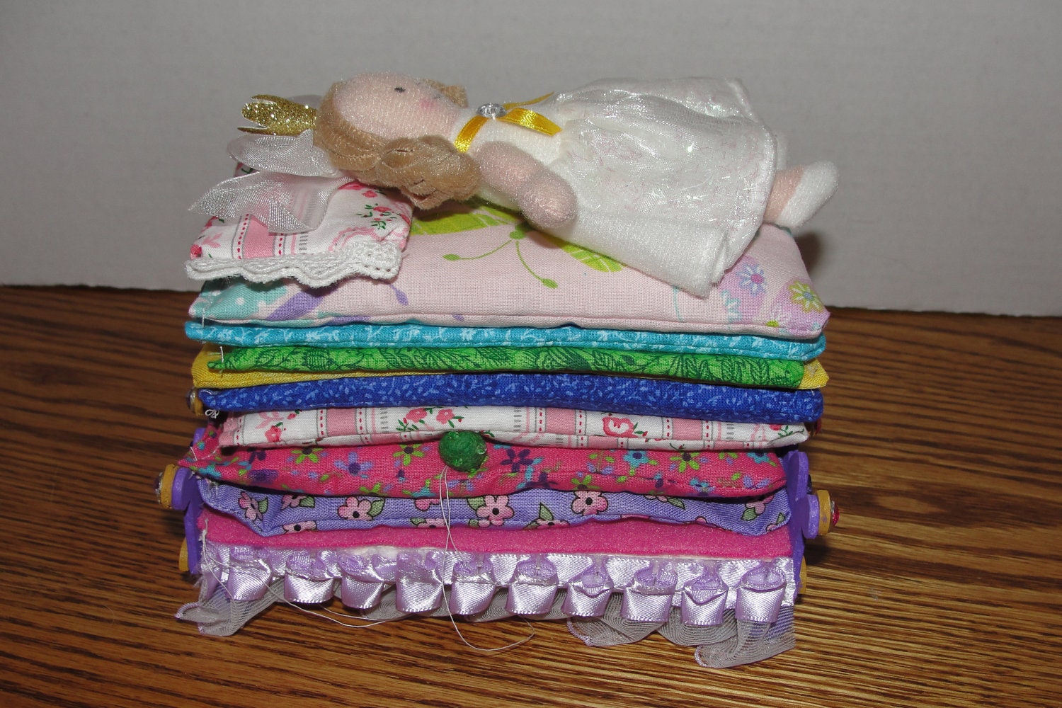 Cute Princess and the Pea Doll and Bed Playset with Eight Mattresses and the Pea