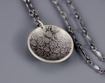 Etched Silver Rose Garden Necklace