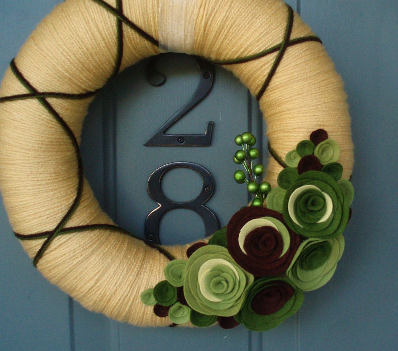 Yarn Wreath Felt Handmade Door Decoration - Greenery 12in