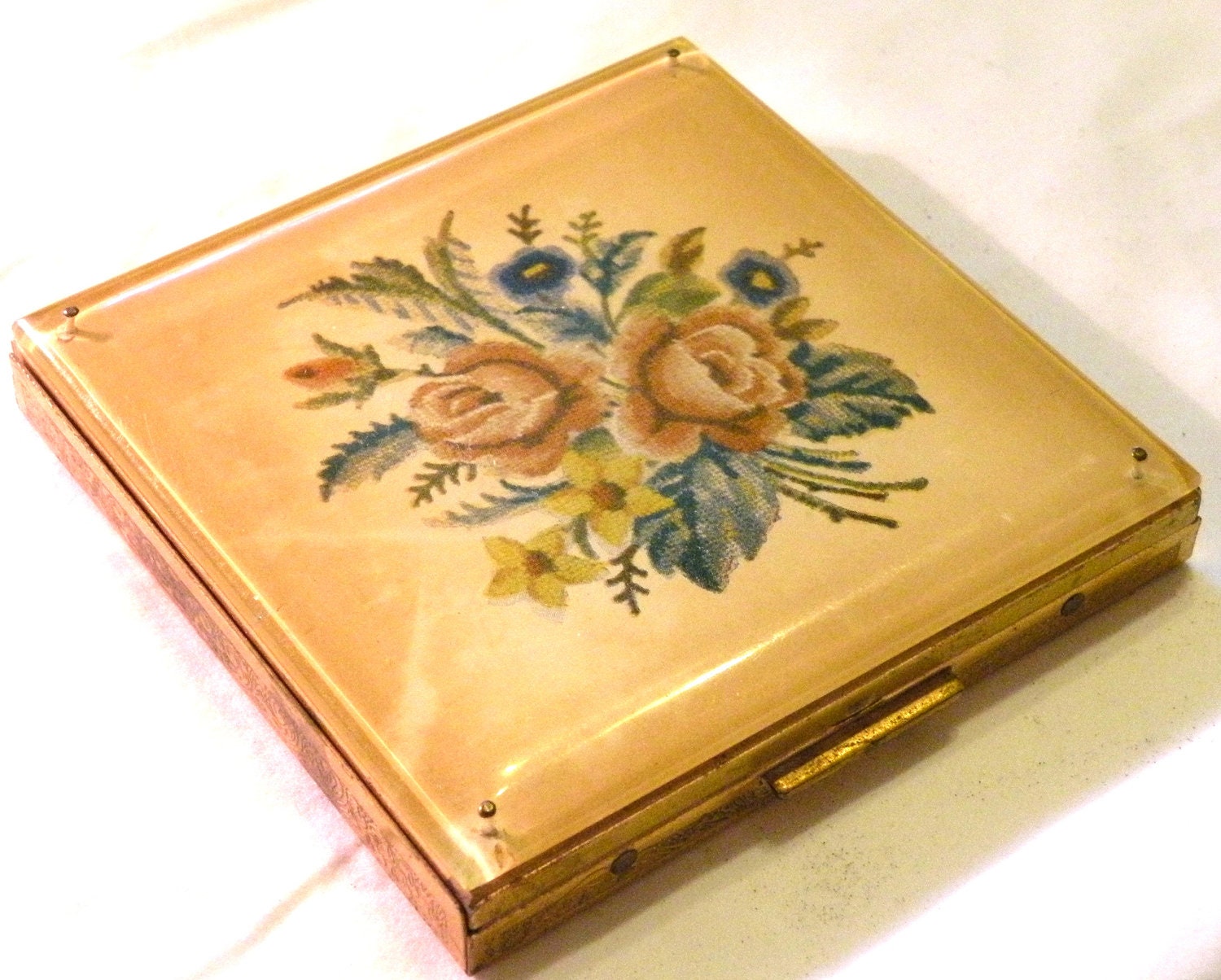 Vintage Rex Fith Ave Powder Compact Large Lucite Floral Lucite 1940s
