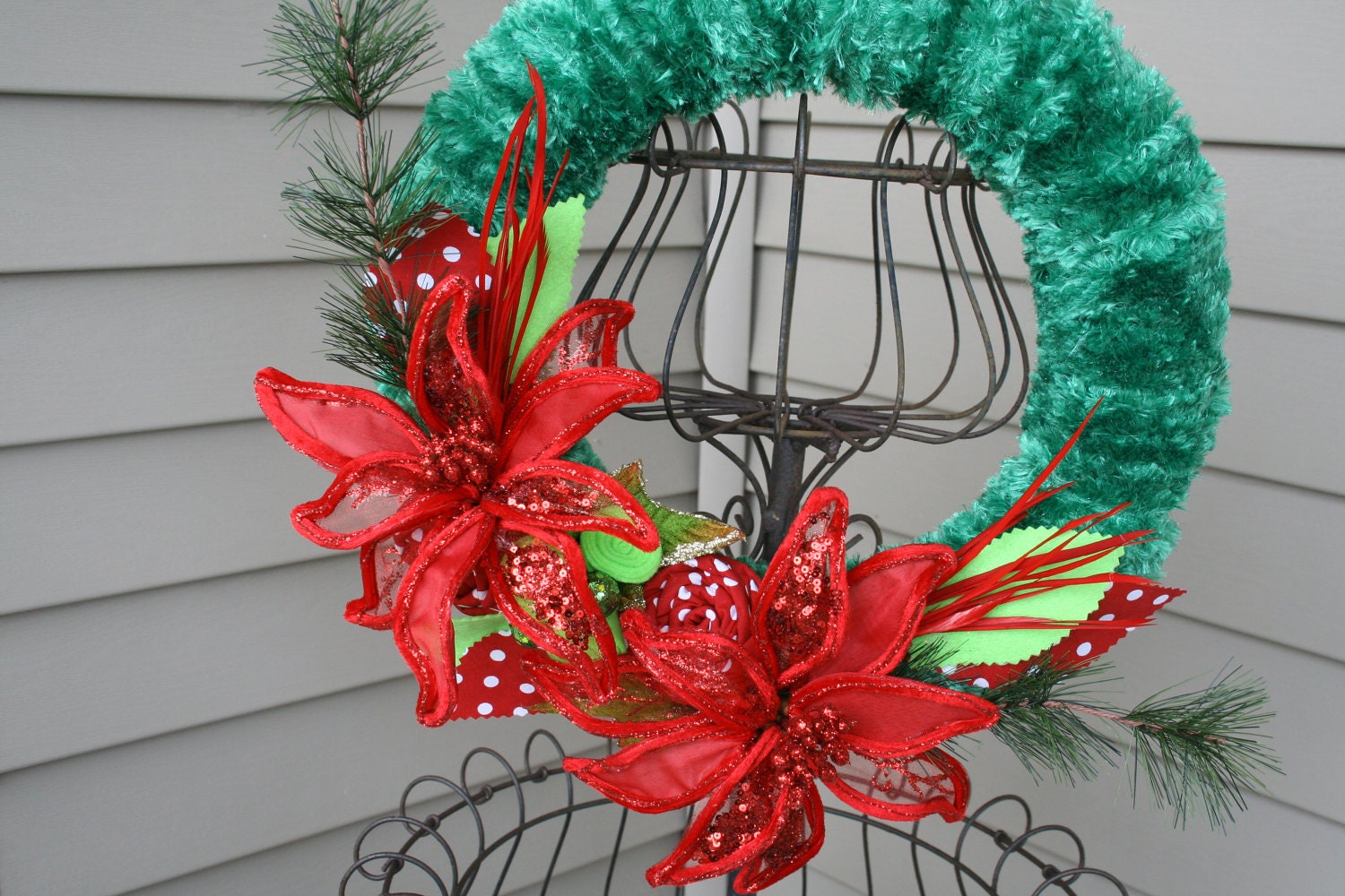 Christmas Yarn Wreath/Poinsettia/Fabric and Felt Flowers/Leaves