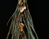 small copper earrings with brass leaves and natural seeds - organic jewelry - everyday earrings