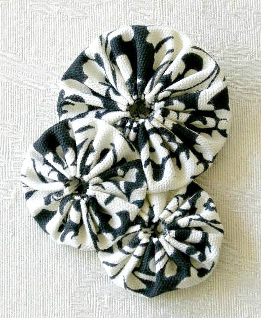 Black Damask - japanese linen brooch
