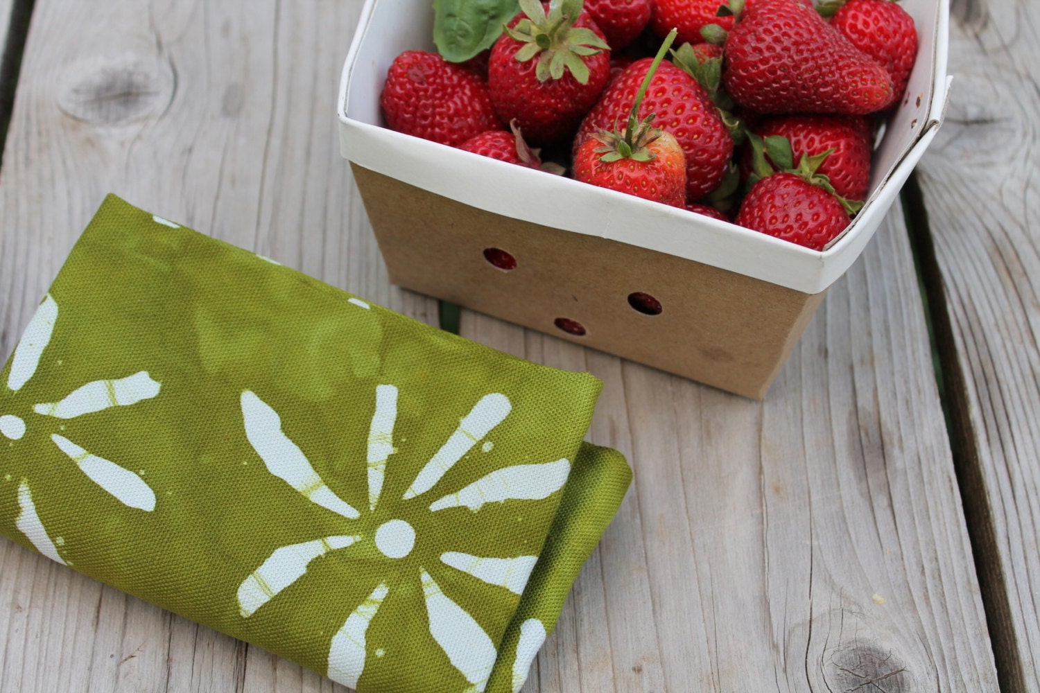 linen tea towel. basil green daisy